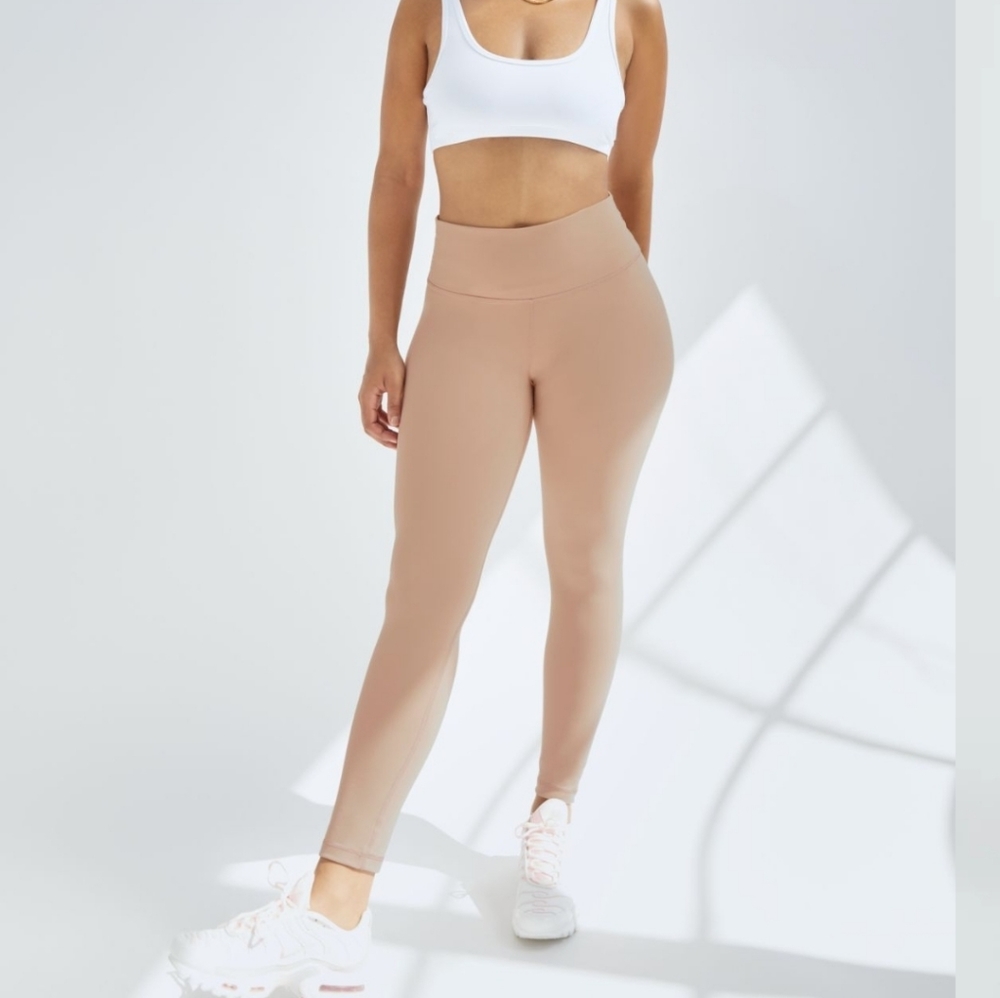 Aritzia TNALIFE Atmosphere hi-rise 7/8 leggings-M